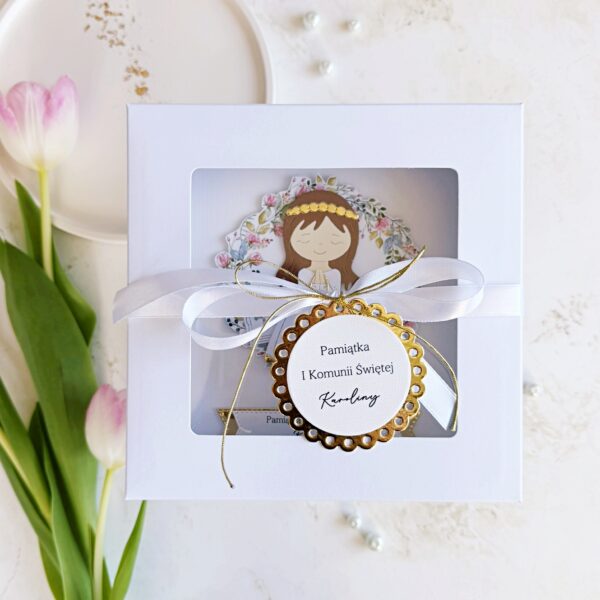 IMG_2854 Kartka w pudełku - Pamiątka I Komunii - Wianek z dziewczynką