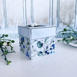 Komunijny exploding box z wiankami – błękitno-biały